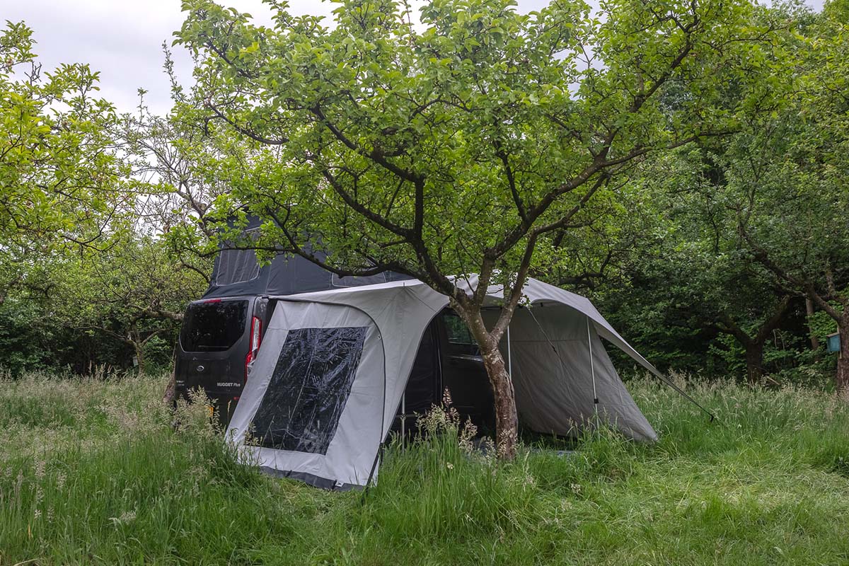 travelling buscamper